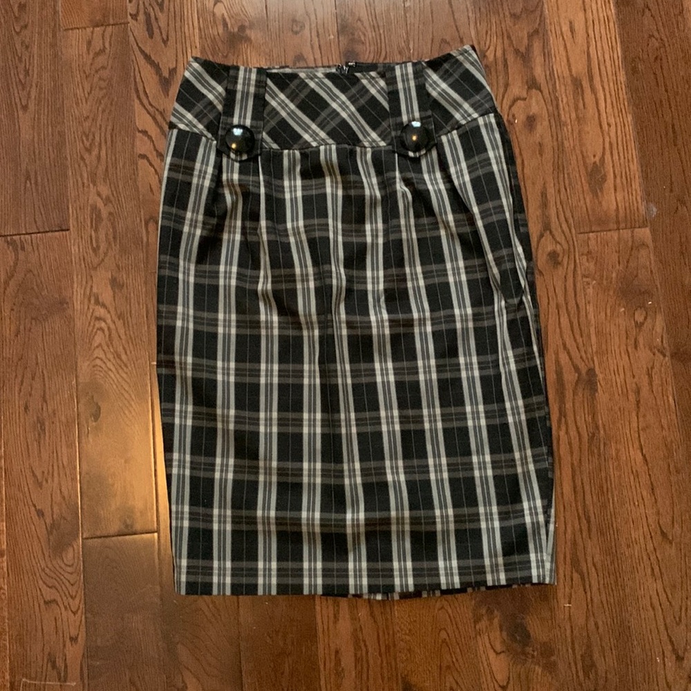 Women’s size 5 pencil skirt smart set